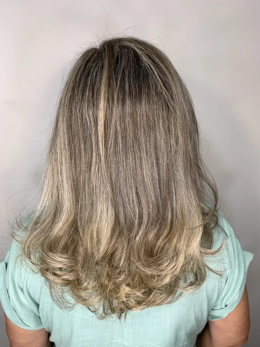 Corte e escova feitos por cabeleireiro do Mutari na Ponta Verde, Maceió